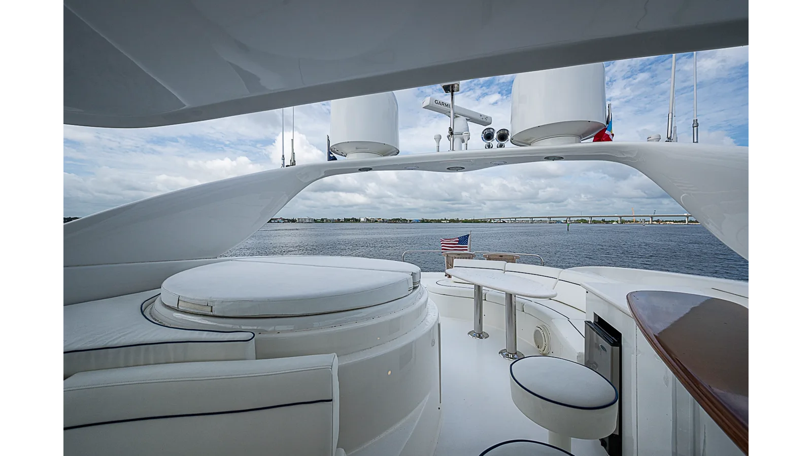 80 Flybridge Motor Yacht