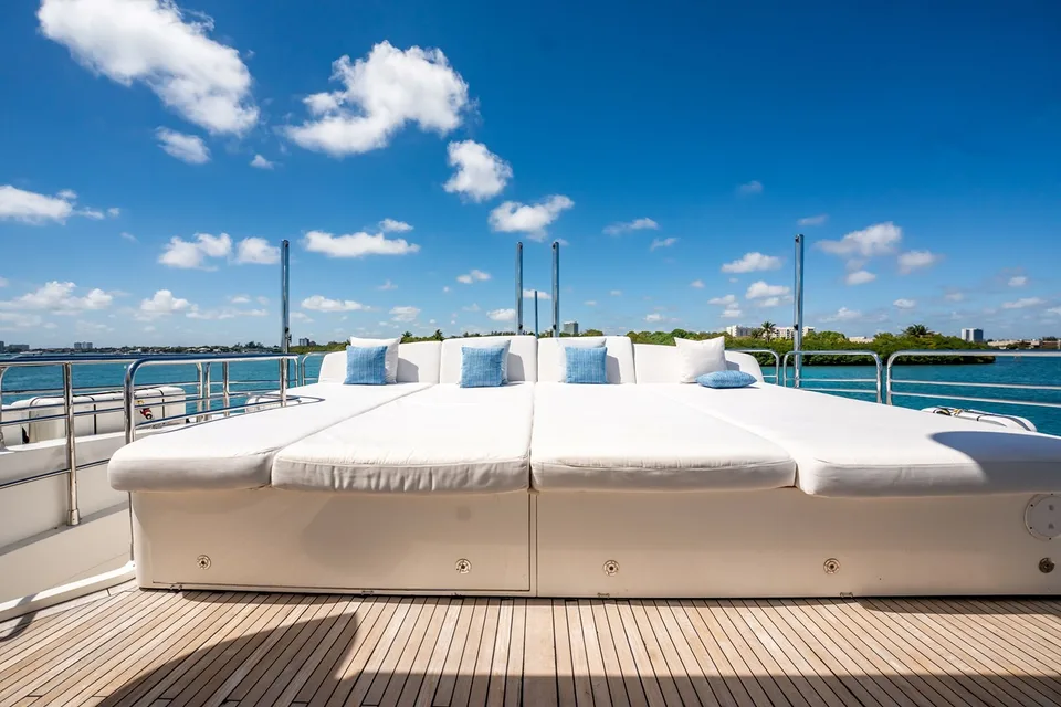 Sunseeker 34 Meter Yacht