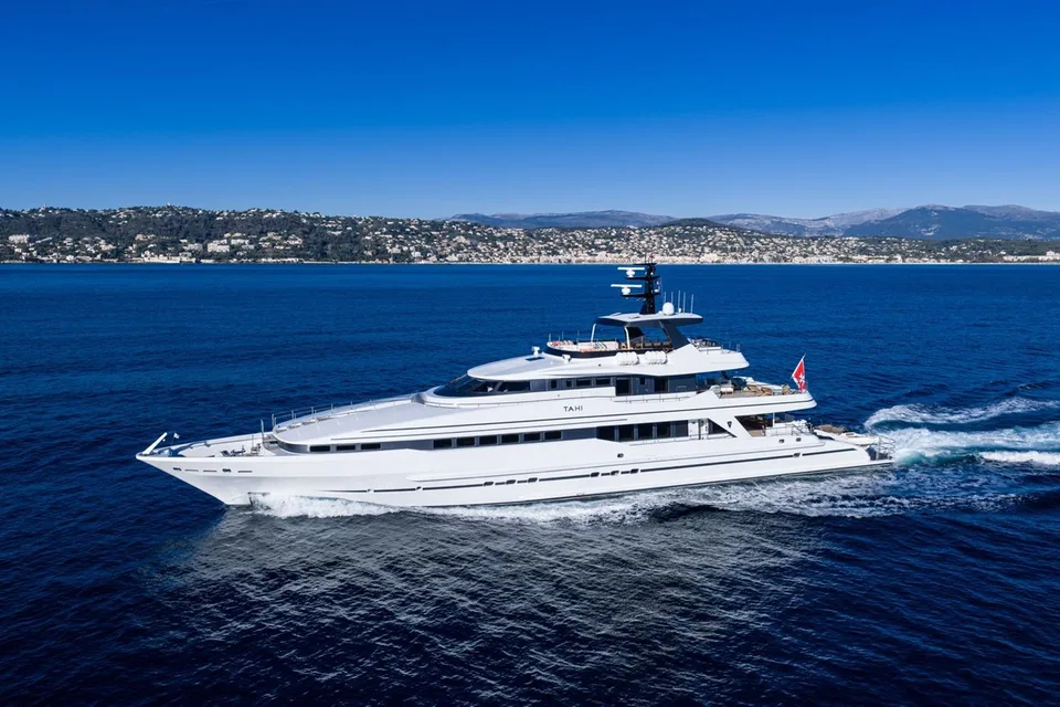Heesen Aluminium semi displacement motor yacht