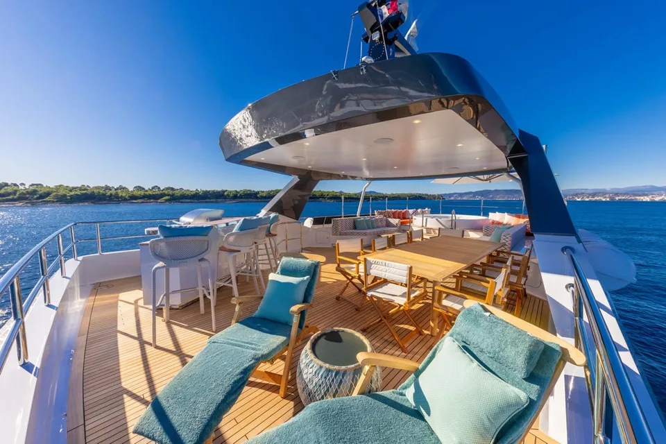 Heesen Aluminium semi displacement motor yacht
