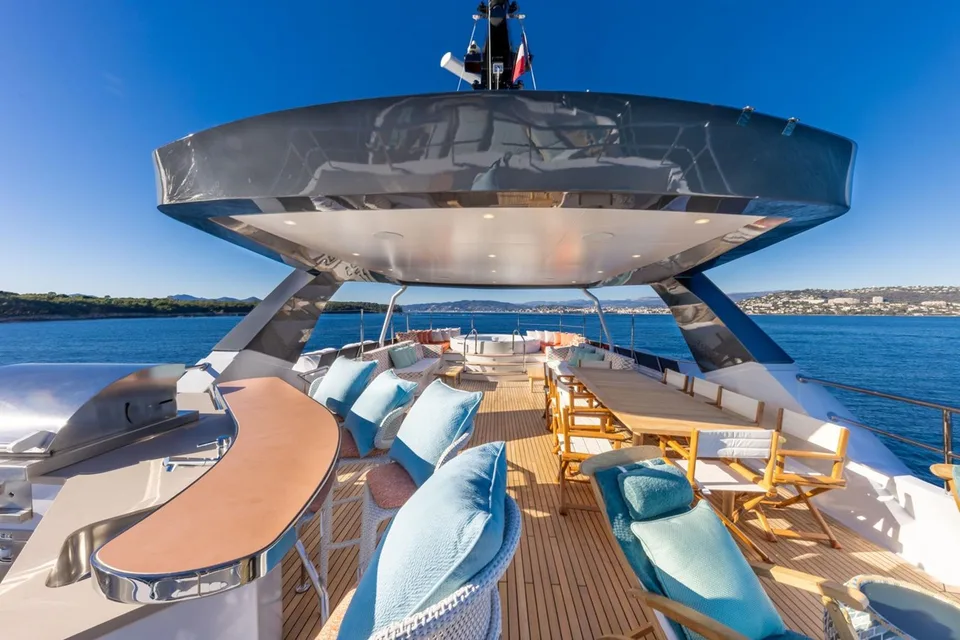 Heesen Aluminium semi displacement motor yacht