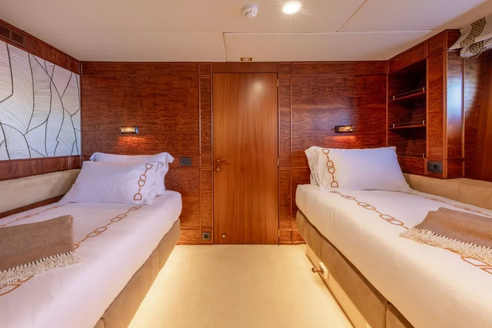 Heesen Aluminium semi displacement motor yacht