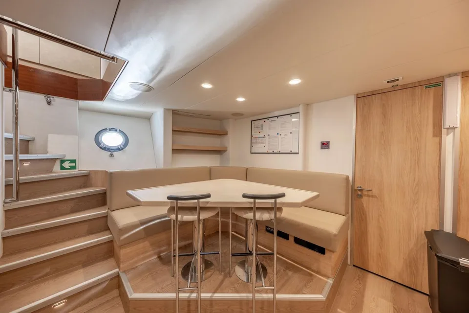 Heesen Aluminium semi displacement motor yacht