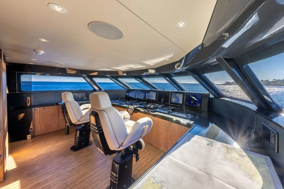 Heesen Aluminium semi displacement motor yacht