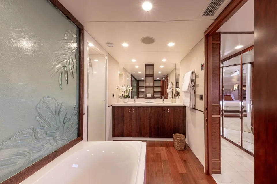 Heesen Aluminium semi displacement motor yacht