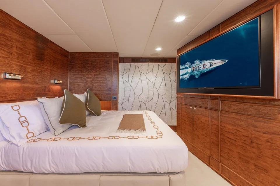 Heesen Aluminium semi displacement motor yacht
