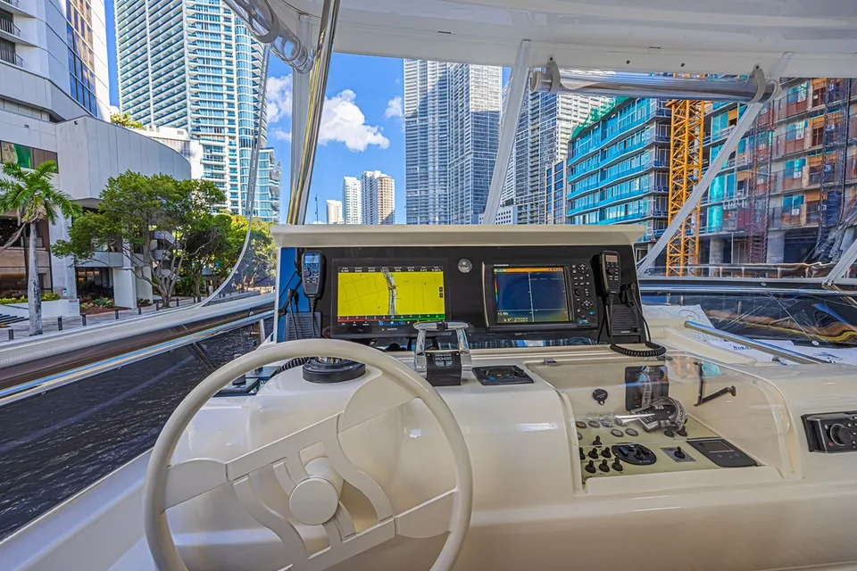 Ferretti Yachts 830