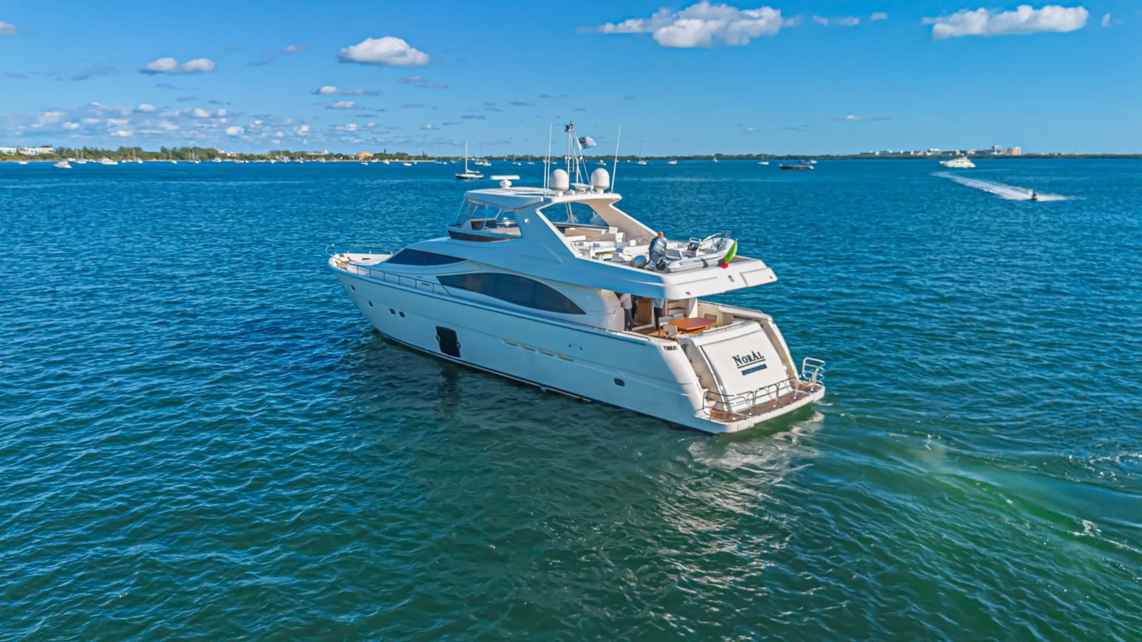 Ferretti Yachts 830
