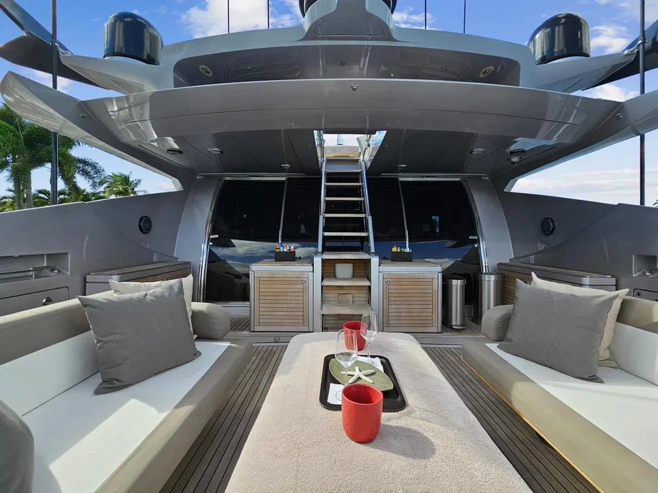Palmer Johnson 124 Sports Cruiser