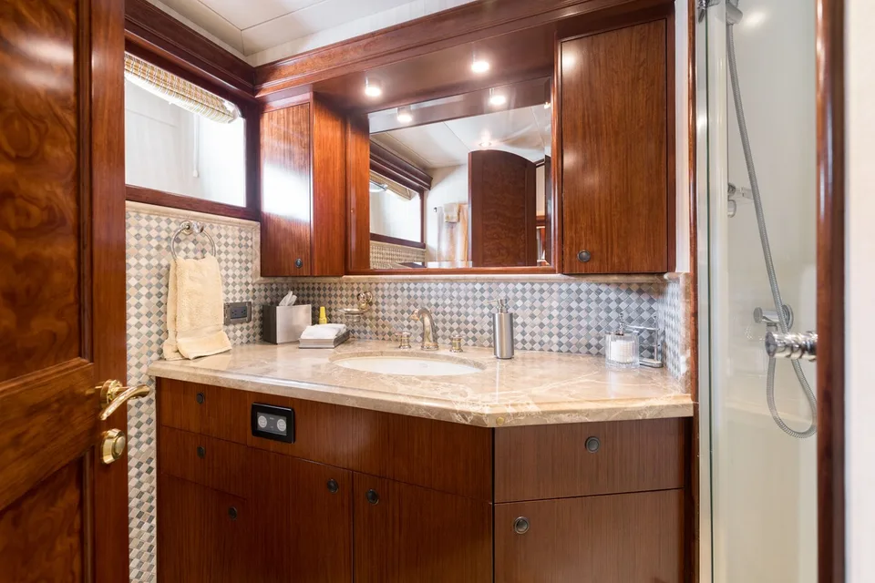 Westport - Crescent Raised Pilot House