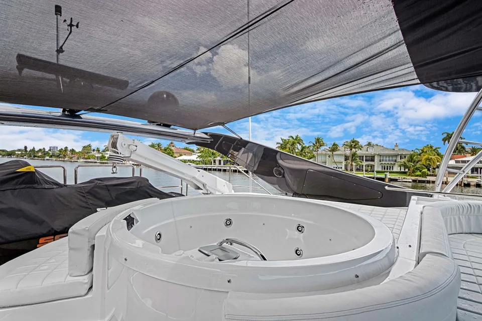 Ferretti Yachts 94