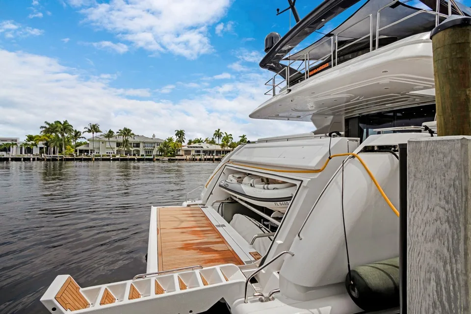 Ferretti Yachts 94