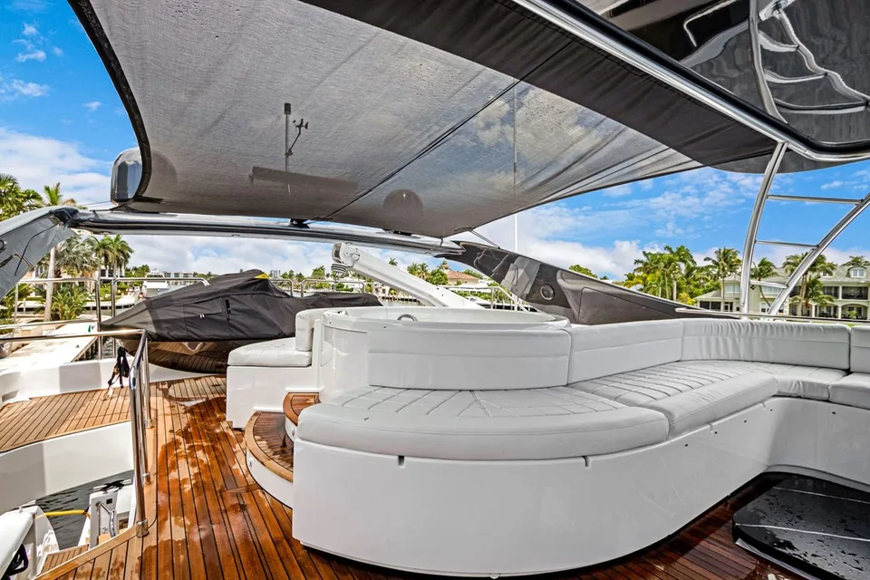 Ferretti Yachts 94