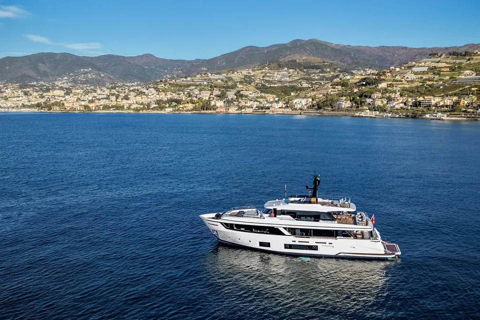 Custom Line Navetta 30