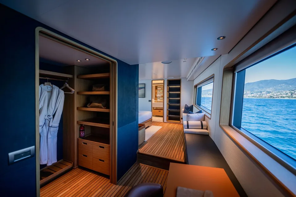 Custom Line Navetta 30
