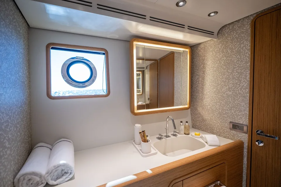Custom Line Navetta 30