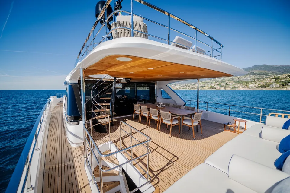 Custom Line Navetta 30