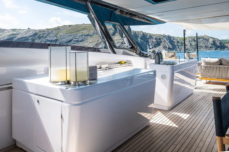 Ferretti Yachts 1000