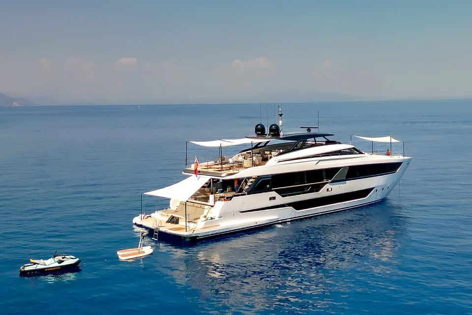 Ferretti Yachts 1000
