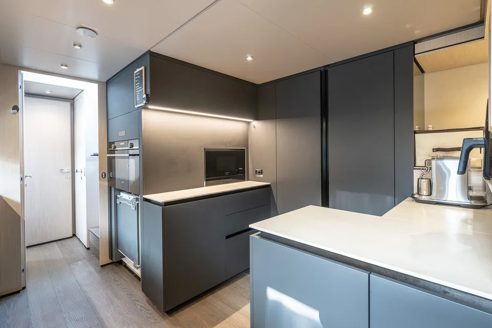 Ferretti Yachts 1000