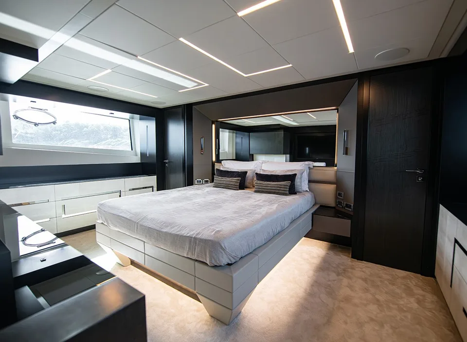 Pershing 9X