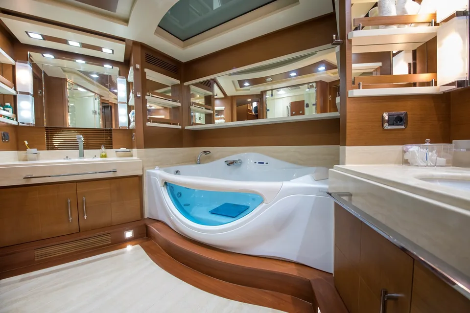 Azimut 105