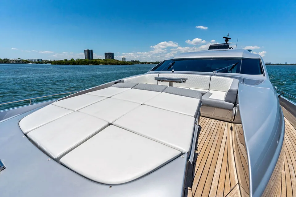 Pershing 92