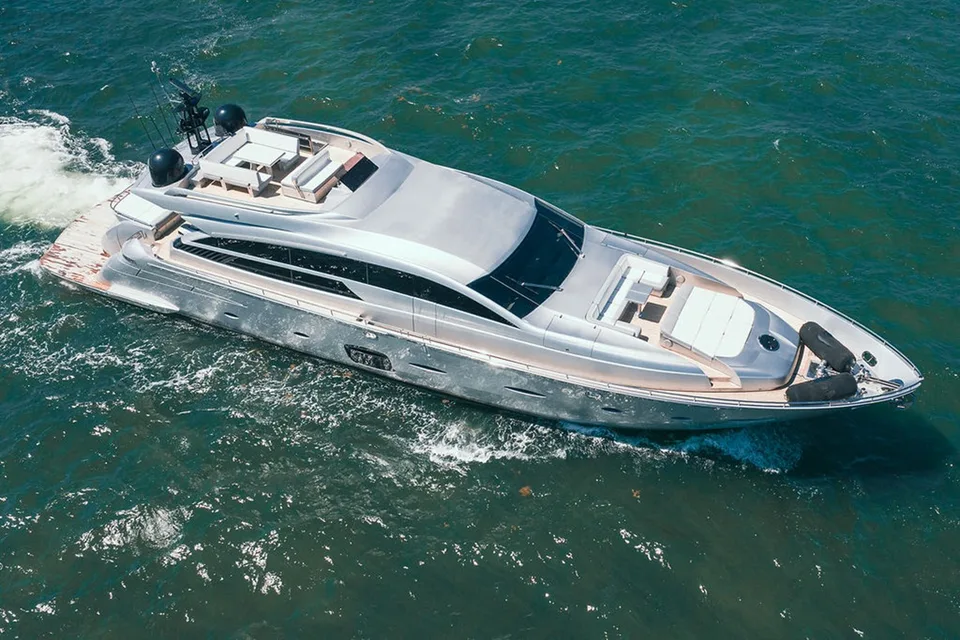 Pershing 92