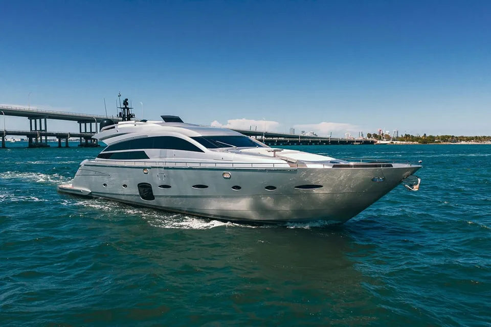 Pershing 92