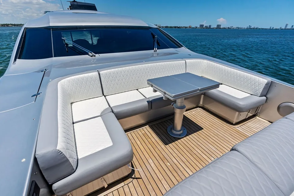 Pershing 92