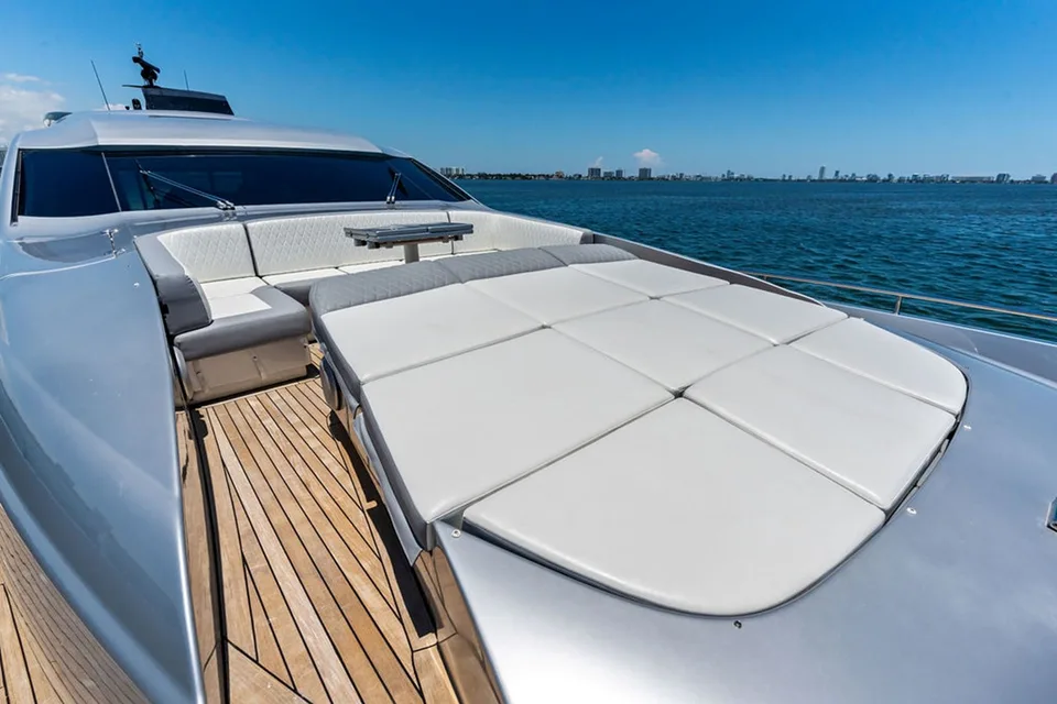 Pershing 92