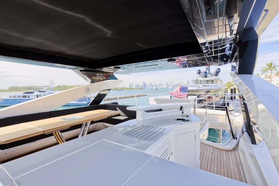 Sunseeker 86 Yacht