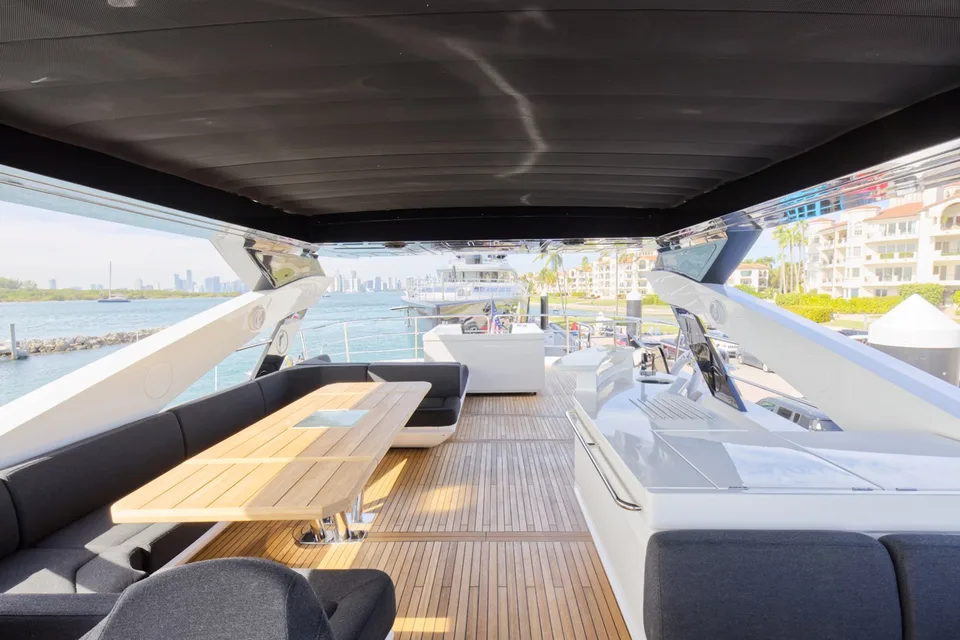 Sunseeker 86 Yacht