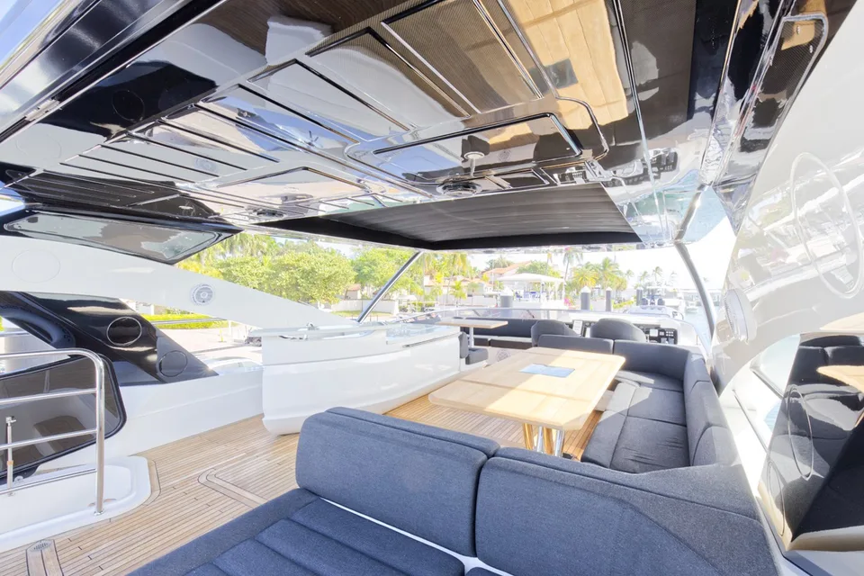Sunseeker 86 Yacht