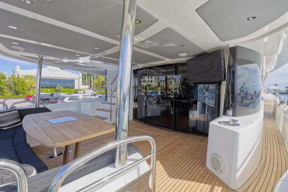 Sunseeker 86 Yacht
