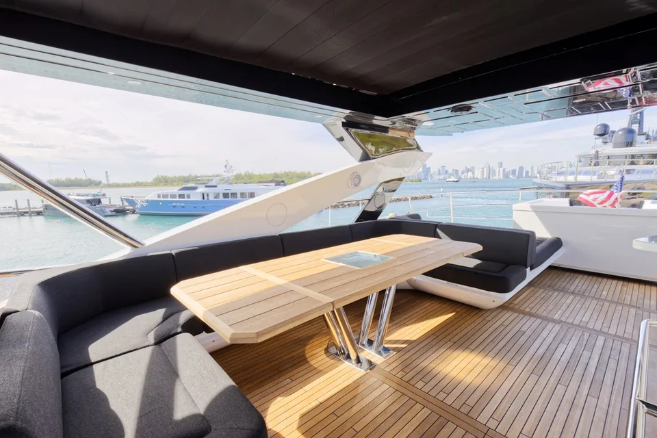 Sunseeker 86 Yacht