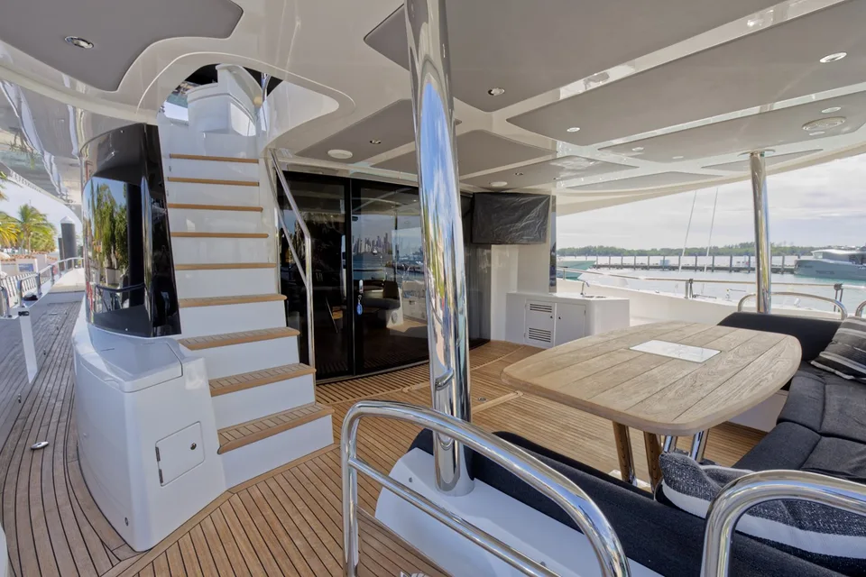 Sunseeker 86 Yacht