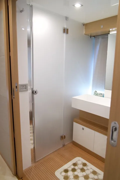 Ferretti Yachts 800