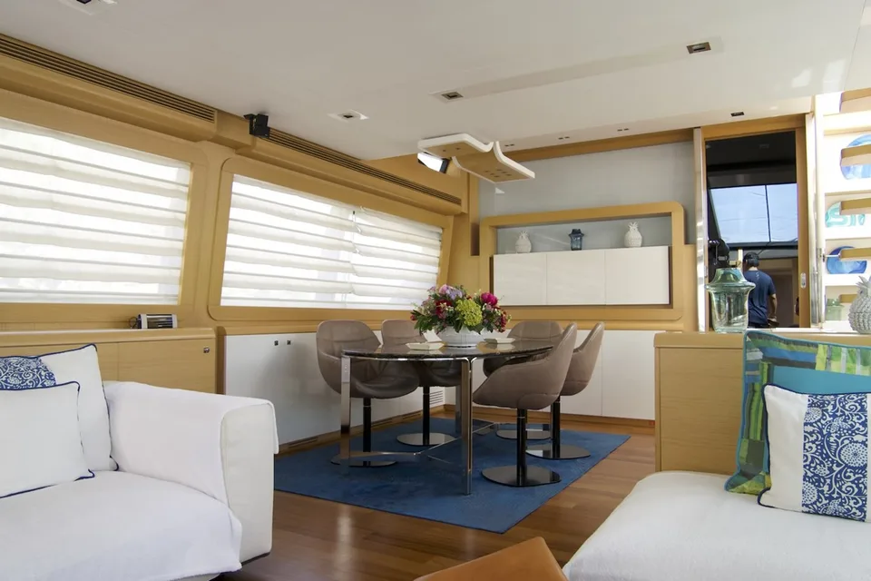 Ferretti Yachts 800