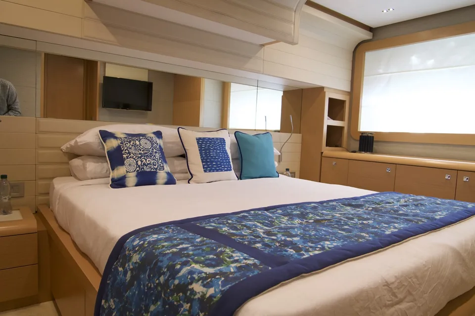 Ferretti Yachts 800