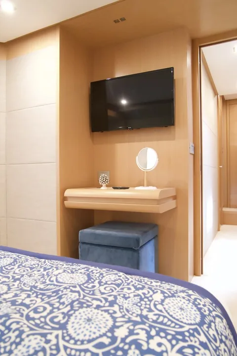 Ferretti Yachts 800
