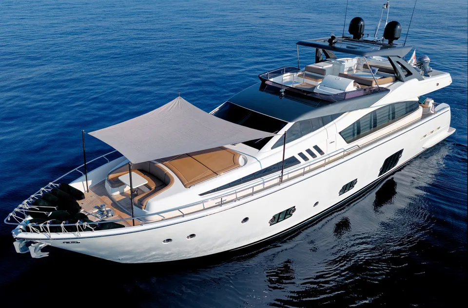 Ferretti Yachts 800