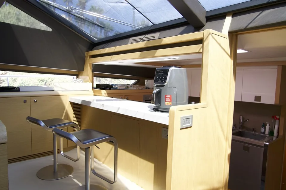 Ferretti Yachts 800
