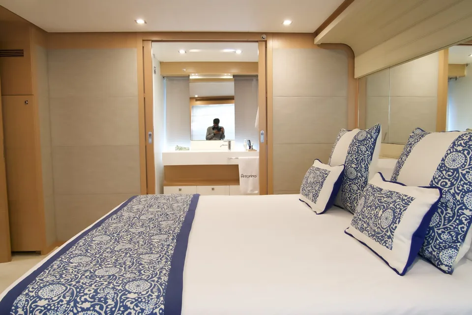 Ferretti Yachts 800