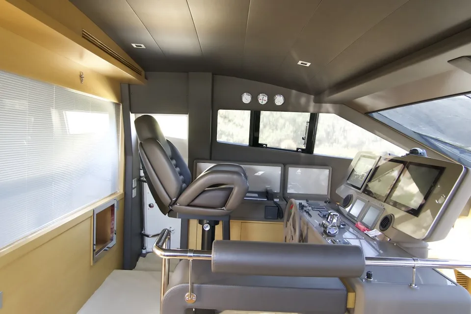 Ferretti Yachts 800