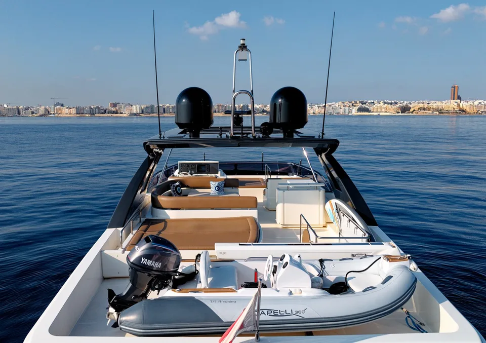 Ferretti Yachts 800