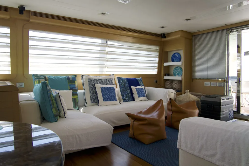 Ferretti Yachts 800