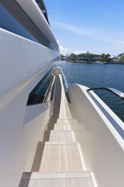Ferretti Yachts 920