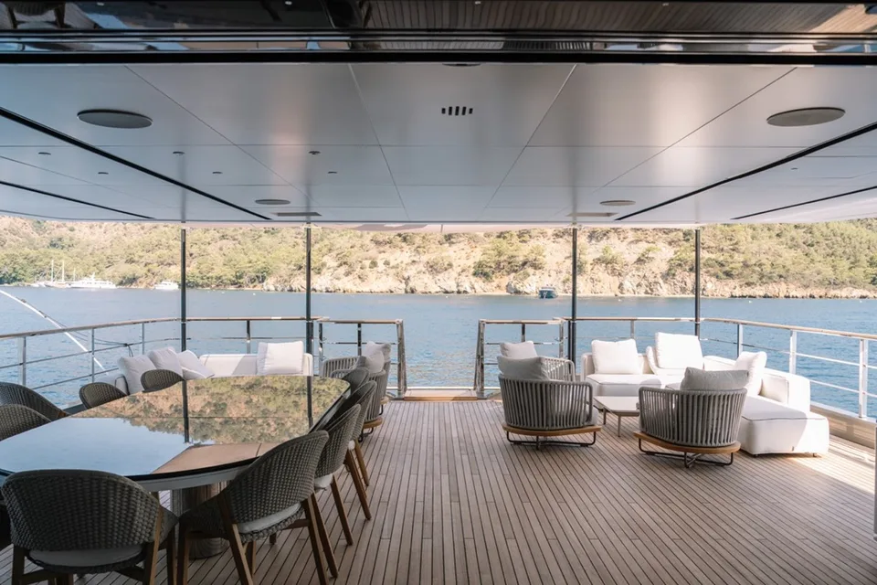Benetti B.YOND 37M