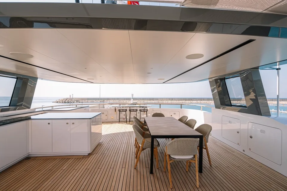 Benetti B.YOND 37M